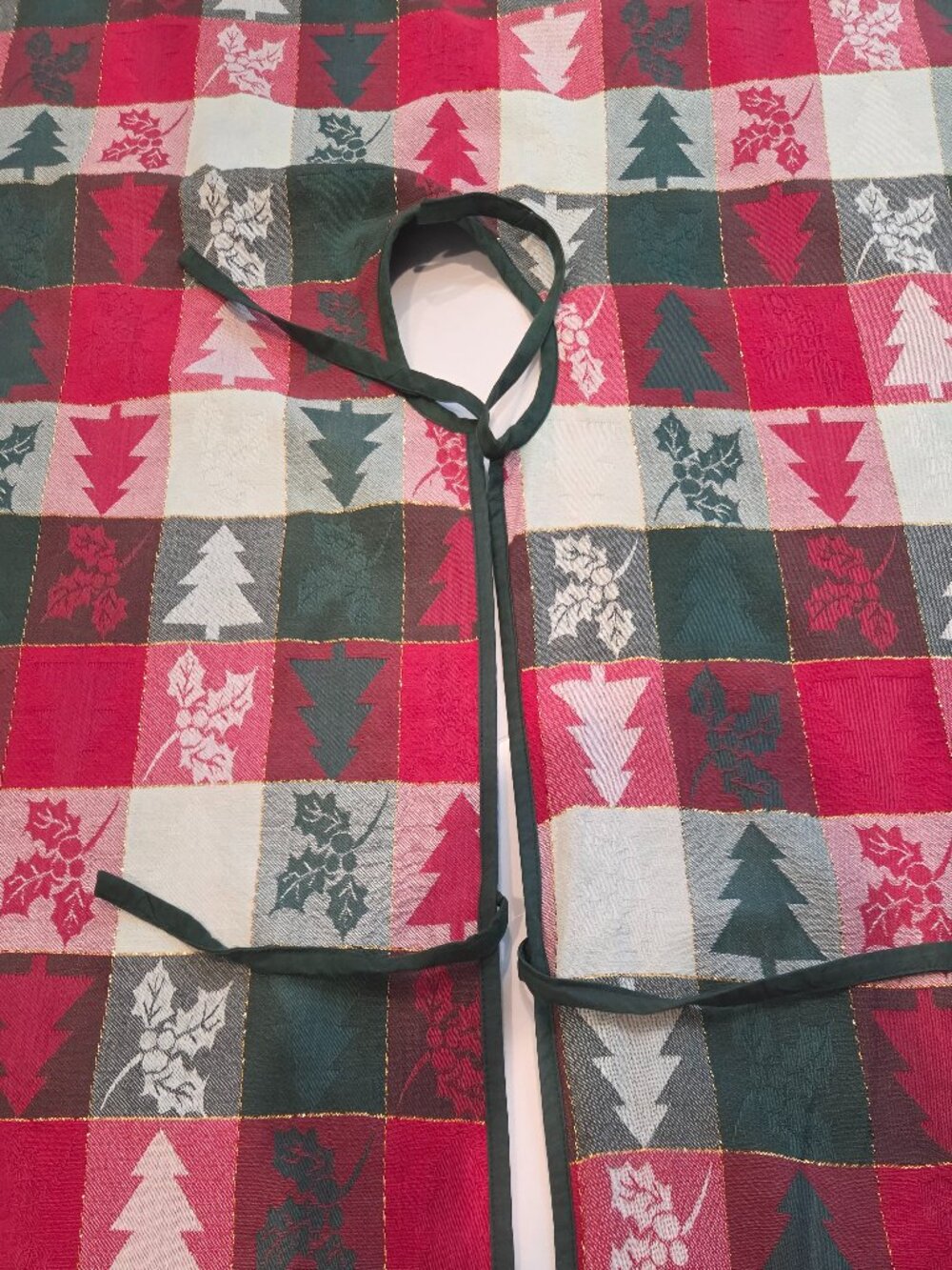 Vintage Christmas Tree Skirt - Picture 6 of 9